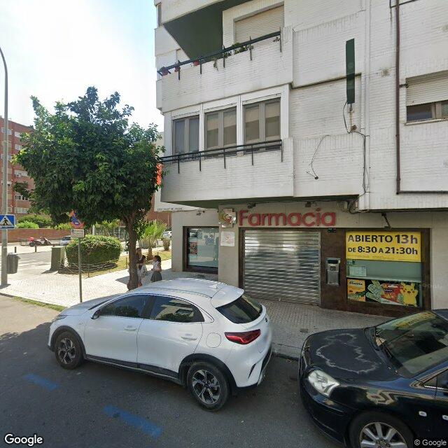 Street view near Farmacia Reyes Gallego in Sevilla