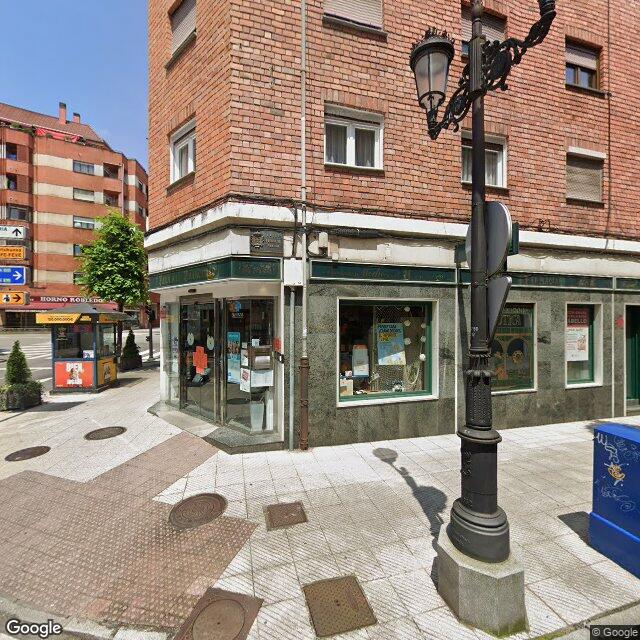 Street view near Farmacia Robledo in Oviedo