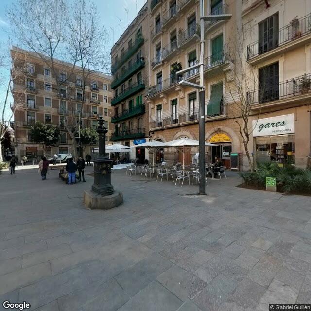 Street view near Farmacia Roca in Barcelona
