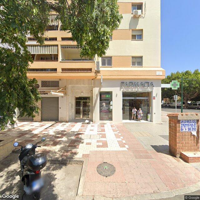 Street view near Farmacia Rojas Alcalde in Málaga