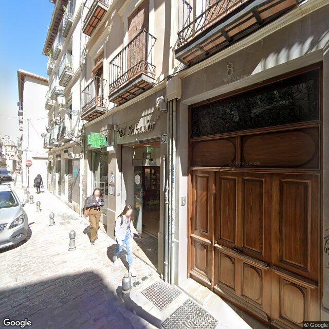 Street view near Farmacia Román Molinero. El Salvador in Granada