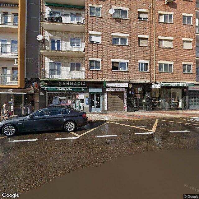 Street view near Farmacia Ruano in Salamanca