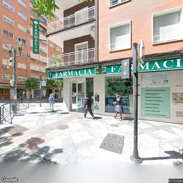 Street view near Farmacia Sánchez Molina in Granada