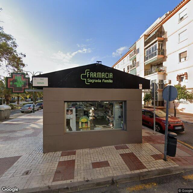 Street view near Farmacia Sagrada Familia in Málaga