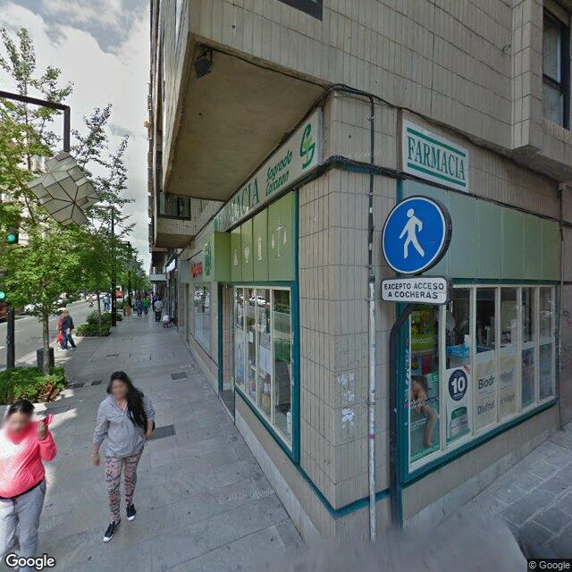 Street view near Farmacia Sagrado Corazón in Granada