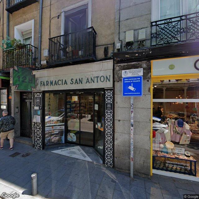 Street view near Farmacia San Antón in Madrid