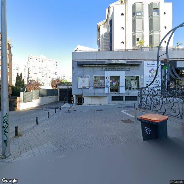 Street view near Farmacia Saniplus in Madrid
