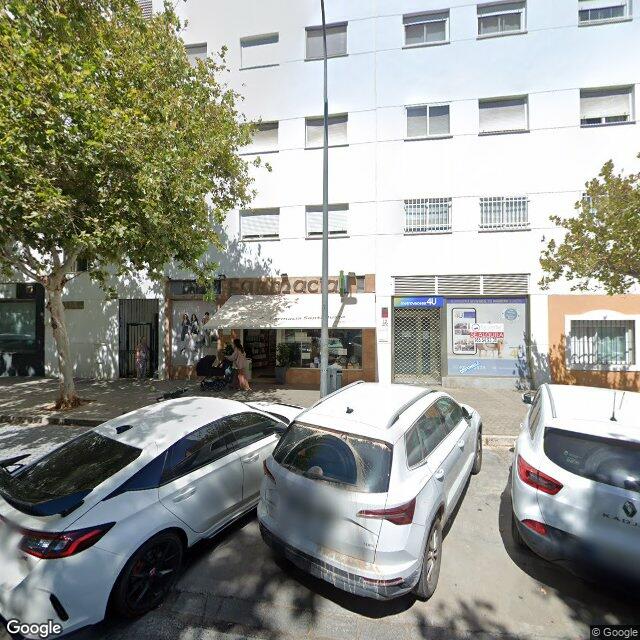 Street view near Farmacia Santa Justa in Sevilla