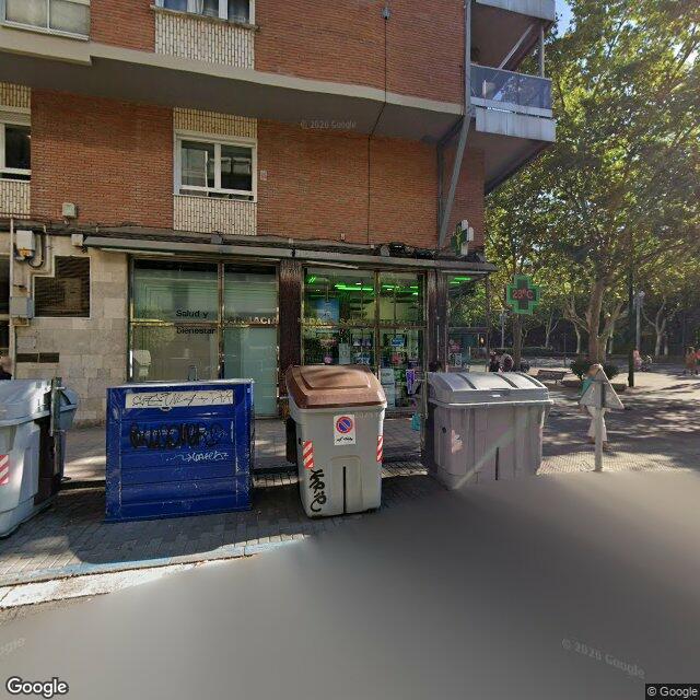 Street view near Farmacia Sastre in Valladolid