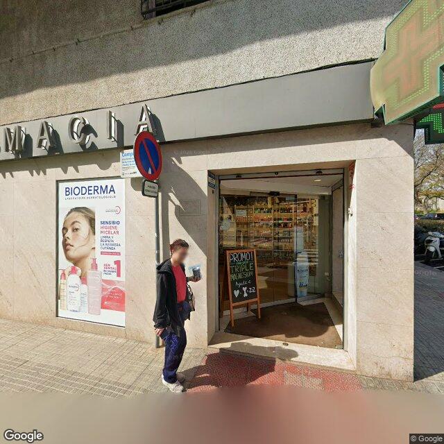 Street view near Farmacia Toledo in Barcelona