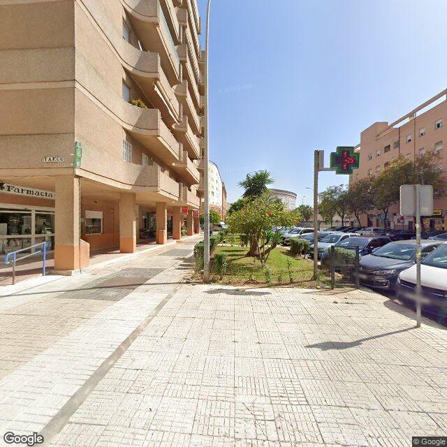 Street view near Farmacia Trinidad Cirera Guiraum in Sevilla