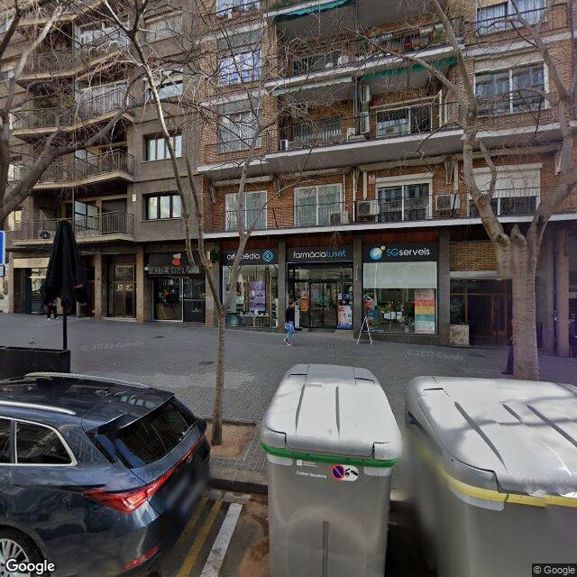 Street view near Farmacia Tuset in Barcelona