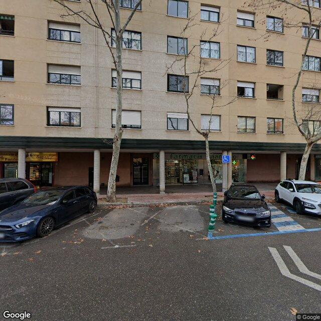 Street view near Farmacia Unamuno in Madrid