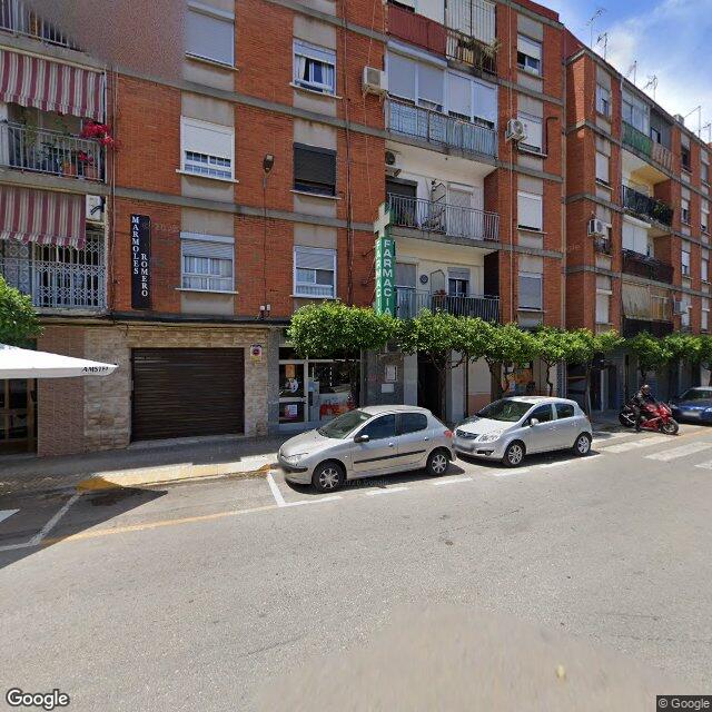 Street view near Farmacia Universidad in Torrent