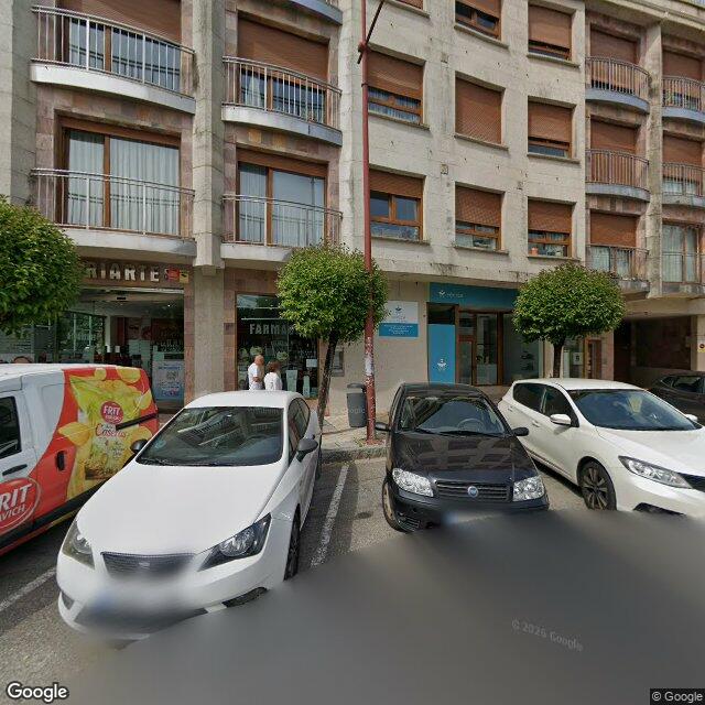 Street view near Farmacia Uriarte in Caldas de Reis