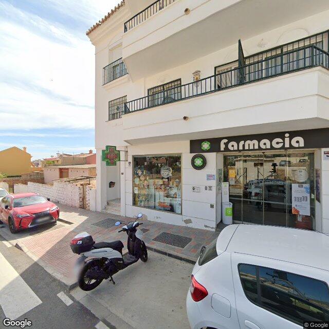 Street view near Farmacia Viñas in Fuengirola