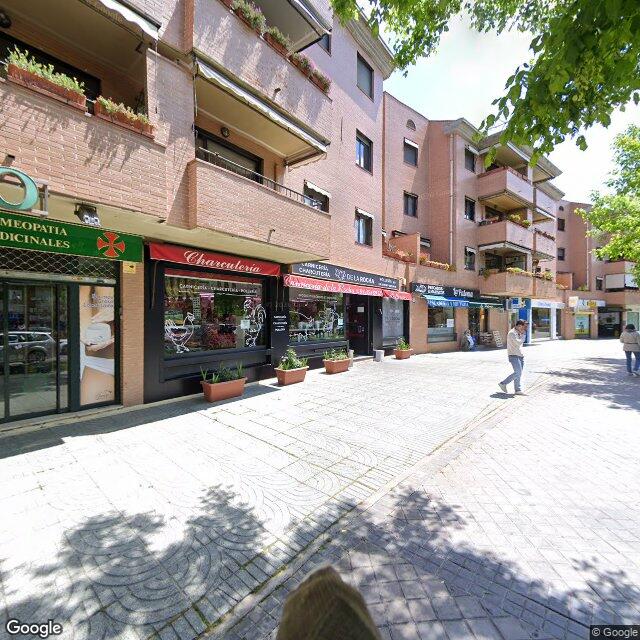 Street view near Farmacia Victoria Caro in Madrid