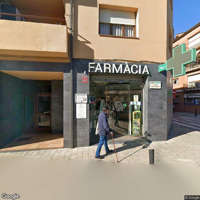 Street view near Farmacia Vila in Barcelona