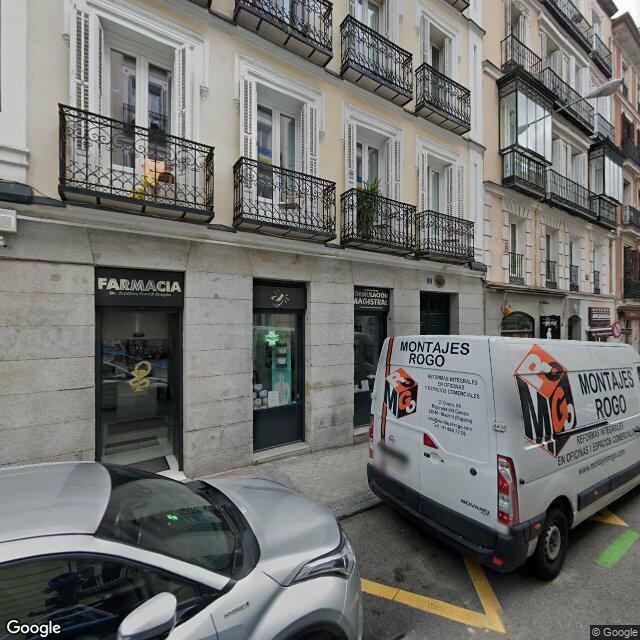Street view near La Botica De Argensola in Madrid