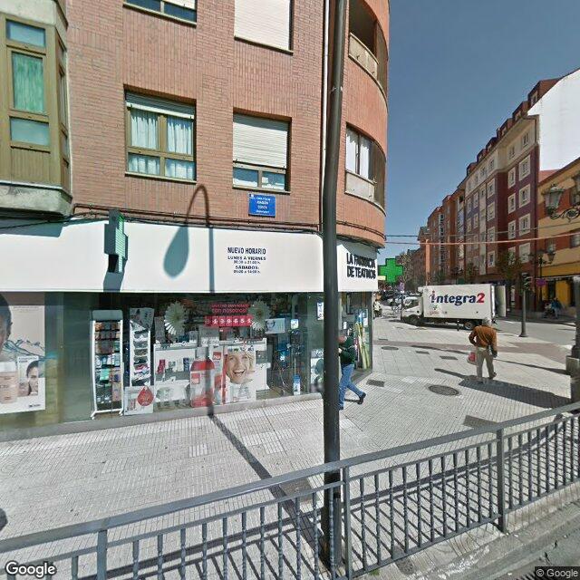 Street view near La Farmacia De Teatinos in Oviedo / Uviéu