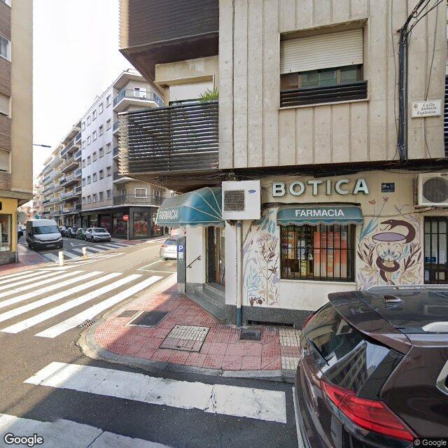 Street view near Lda. Concepción Arroyo Ordóñez in Salamanca