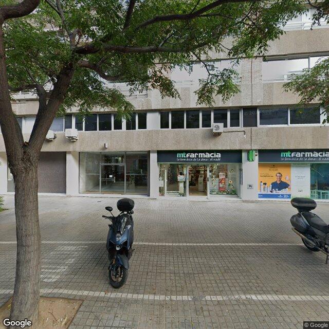 Street view near Maria Uriach Farmàcia in Barcelona