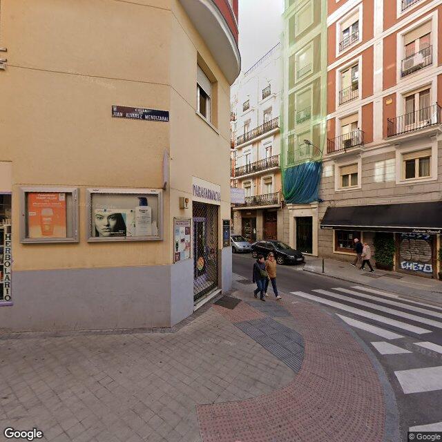 Street view near Parafarmacia Argüelles in Madrid
