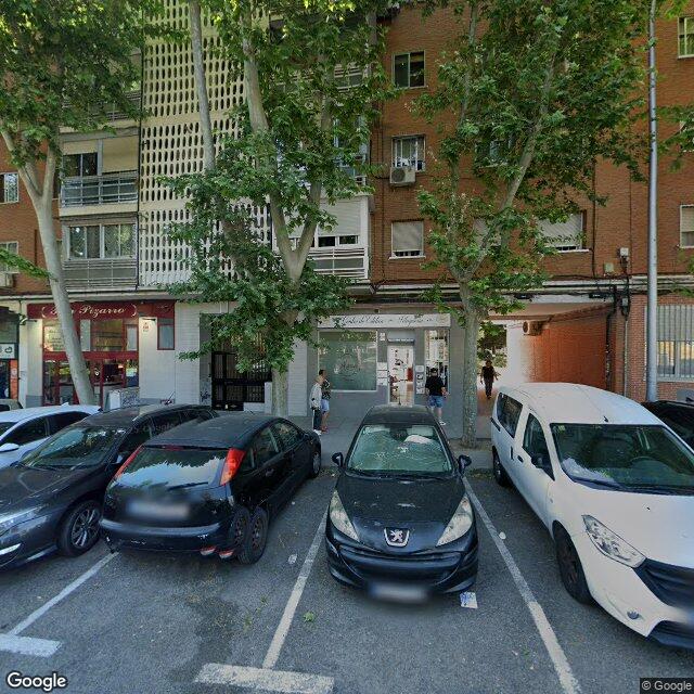 Street view near Parque Eugenia De Montijo in Madrid
