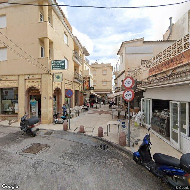 Street view near Quecuty Sinisterra, Mª Aranzazu in Torremolinos