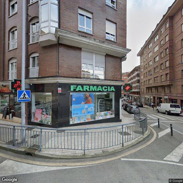 Street view near Tejedor Sigüenza in Oviedo